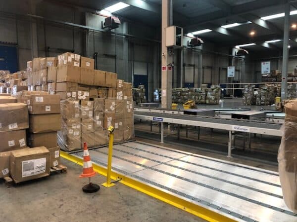 Modular roller beds for warehouses