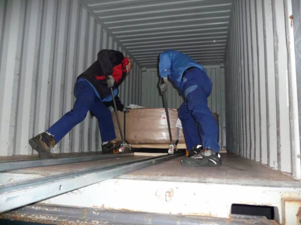 Positioning of pallet