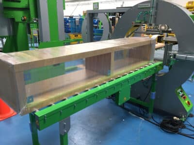 Automatic horizontal stretch wrapping machines